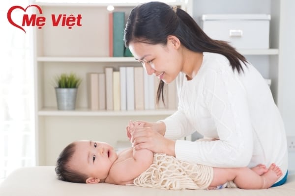 cách massage cho trẻ sơ sinh