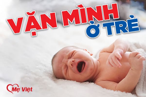 trẻ sơ sinh hay vặn mình